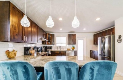 Jasper Place Casa | Tropical Oasis - King Beds - Garage - Long Stays!