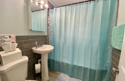 Irvington Casa | Tropical Oasis - Room 1