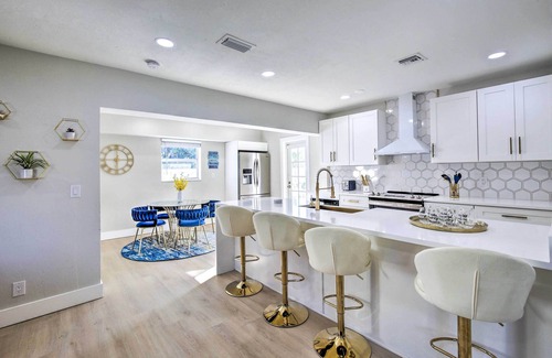 Central Fort Lauderdale Casa | Tropical Oasis Retreat - Private yard w Pool, Fire Pit -15 mins to beach!