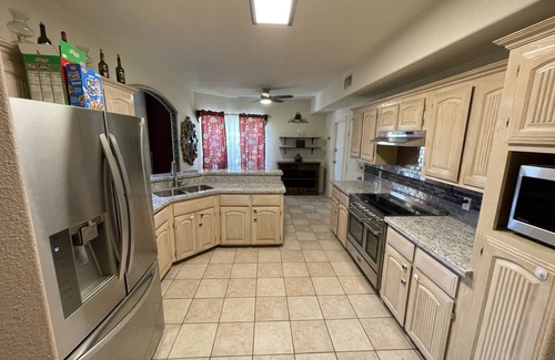 Palmhurst Casa | Tropical paradise 4 bedroom pool gym Mission TX