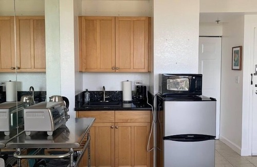 Waikiki Apartamento | Tropical Paradise Getaway Ocean & Lush Tropical Views Pool, BBQ & WI-FI Inn on the Park 1503