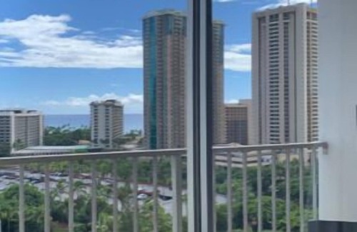 Waikiki Apartamento | Tropical Paradise Getaway Ocean & Lush Tropical Views Pool, BBQ & WI-FI Inn on the Park 1503