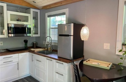 Longbeach Village Casa | Tropical Paradise - boutique house and cottage with outdoor entertainment deck