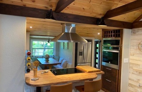 Longbeach Village Casa | Tropical Paradise - boutique house and cottage with outdoor entertainment deck