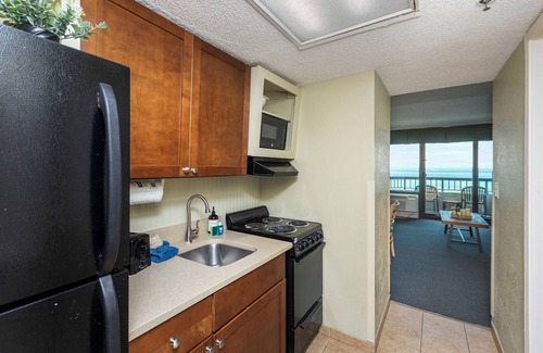 Myrtle Beach Condominio | Tropical Paradise Oceanfront Suite Stunning 6th-Floor Retreat