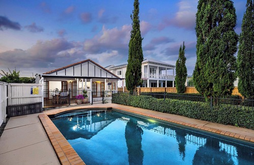 Hendra Casa | Tropical Paradise with Grand Pool and Luxe Living