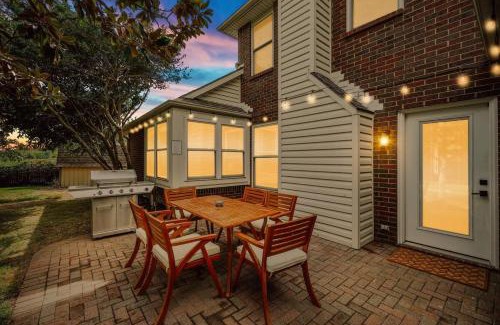 Flower Mound Casa | Tropical Pool Oasis - 5 BR Foosbal Cinema