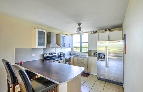 Mediania Baja Condominio | 3BR Loiza Penthouse Condo w / vistas tropicales!
