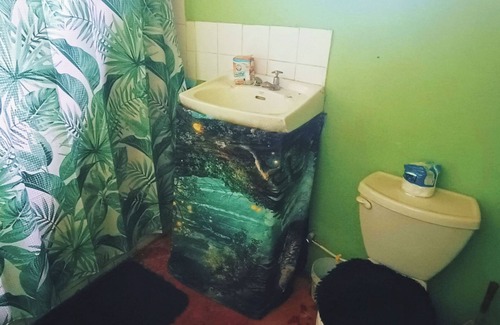 Moore Town Otro | Tropical Rain For Us: Eco OffGrid Retreat Venue with WiFi - Airy Castle, Jamaica