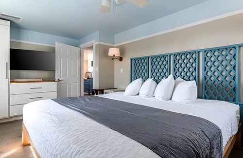 Captiva Hotel | Tropical Relaxation! 2BR Cottage w/Kitchen | Pools | Parking | Private Beach!