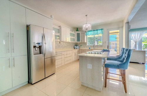 Aguadilla Casa | Tropical Retreat Stay-Spacious 5BR Oasis with Pool, Solar Backup, for 20 Guests!