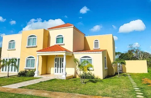 Aguadilla Casa | Tropical Retreat Stay-Spacious 5BR Oasis with Pool, Solar Backup, for 20 Guests!