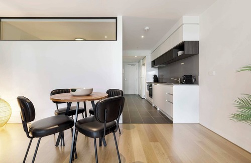 Hawthorn Condominio | Tropical Sanctuary in Hawthorn’s Urban Hot Spot