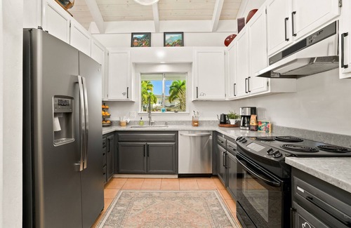 Kaiulani Casa | Tropical Vibes & Sunset Skies
