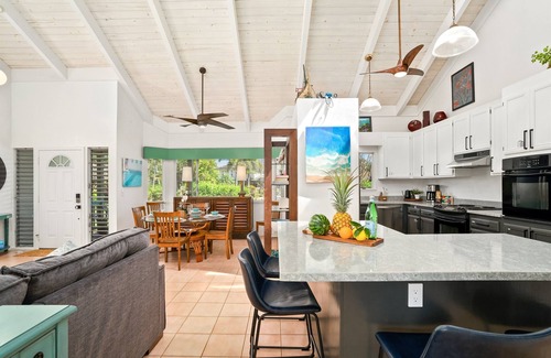 Kaiulani Casa | Tropical Vibes & Sunset Skies