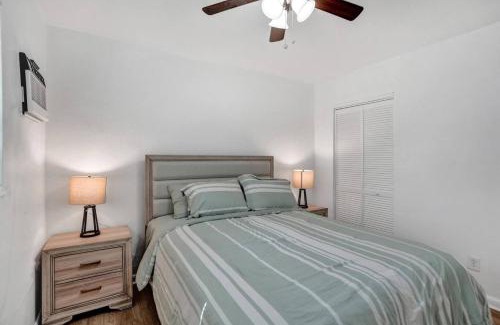 Riverside Park Apartamento | Tropical View Escape - 1BR