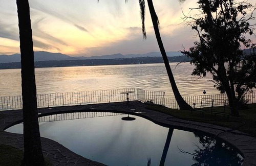 Tequesquitengo Casa | Villa tropical al lado del lago "Teques" 1!/ A 2 horas de la ciudad de México