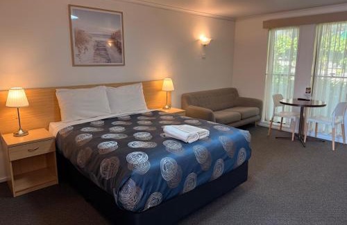 Cowes Hotel | Tropicana Motor Inn