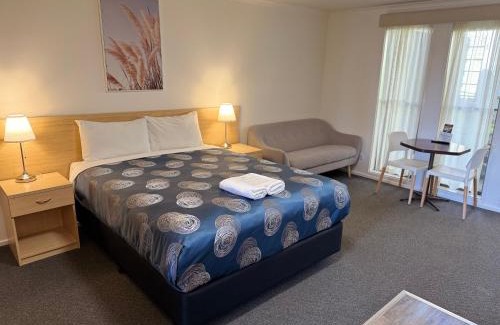 Cowes Hotel | Tropicana Motor Inn