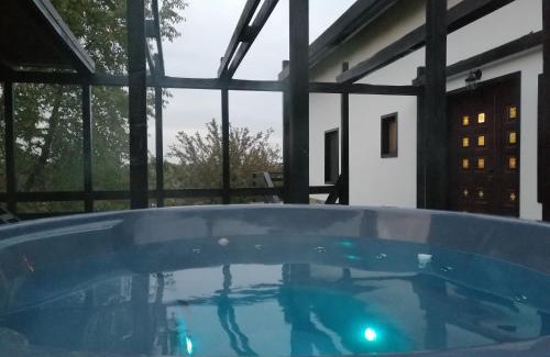 Bran Casa | Trout Cottage 2