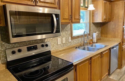Blairsville Casa | Trout Creek Bend- CREEK FRONT - 1 mile from Vogel State Park