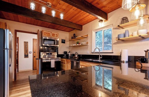 Camp Nelson Cabina | Trout River Cabin - Cozy Quiet Peaceful Retreat