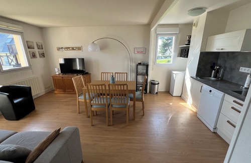 Touques Apartamento | Trouville boundary: Beautiful 3-room apartment with parking and two sea-view balconies