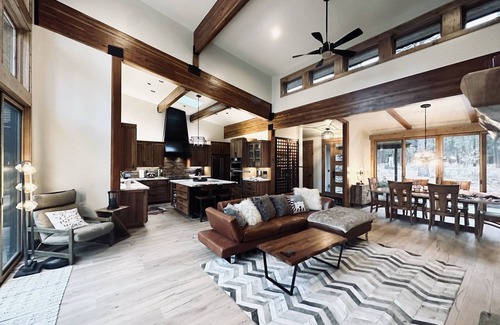 Truckee Casa | Truckee Modern Mountain Home on 1.4 acres, Surrounded by Pines!