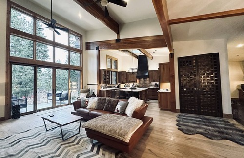 Truckee Casa | Truckee Modern Mountain Home on 1.4 acres, Surrounded by Pines!