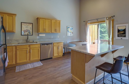 Truckee Condominio | Truckee Retreat w/ Fireplace & Community Amenities