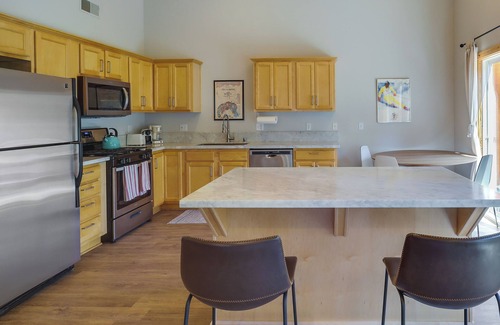 Truckee Condominio | Truckee Retreat w/ Fireplace & Community Amenities