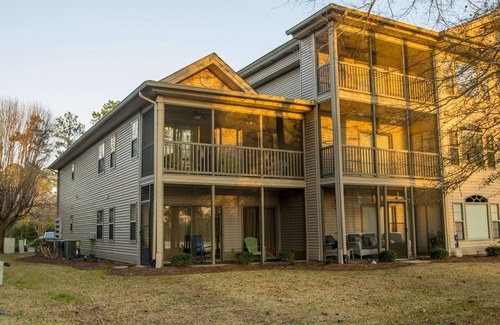 Pawleys Island Condominio | Come enjoy a week getaway! True Blue Renovated 3BR/3BA Top Floor Unit