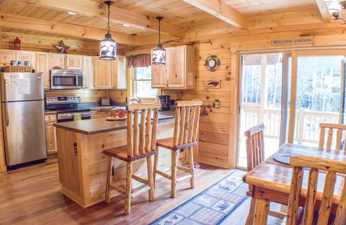 Deep Gap Cabina | Nueva Log Cabin w / Trout-Stocked Creek: WiFi y jacuzzi!