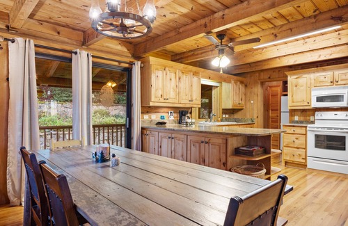Rabun Gap Casa | True Log Cabin - High in mtns - Surrounded by trees and privacy - Best location!