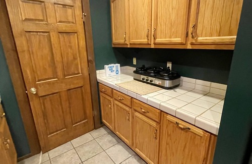 Fayetteville Cabina | True log home, small town vibe