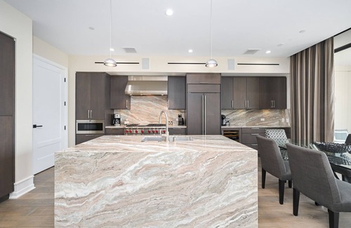Newport Center Apartamento | True Luxury Living in Fashion Island w/ Elevator and Ocean Views