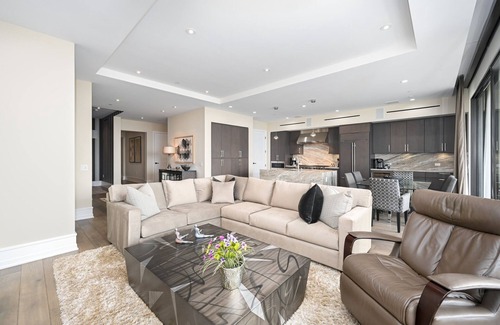 Newport Center Apartamento | True Luxury Living in Fashion Island w/ Elevator and Ocean Views