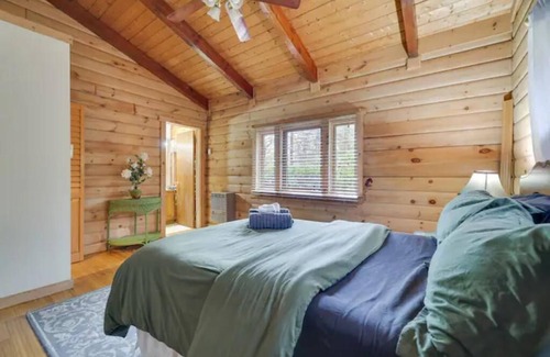 Cresco Cabina | Heated, Private Pool Cabin Retreat & hot tub