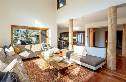 Nordic Estates Casa | True SKI IN/OUT | Luxury 6BR | Hot Tub | Sauna | Media Room | Garage | Managed By Aloha Whistler