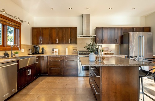 Nordic Estates Casa | True SKI IN/OUT | Luxury 6BR | Hot Tub | Sauna | Media Room | Garage | Managed By Aloha Whistler