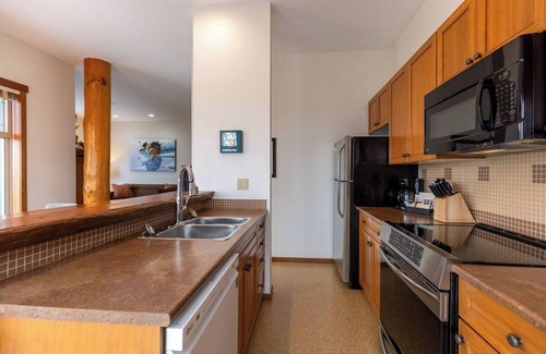 East Kootenay Condominio | True Ski In/Out. Private Hot Tub on the Balcony