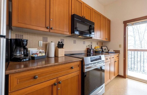 East Kootenay Condominio | True Ski In/Out. Private Hot Tub on the Balcony