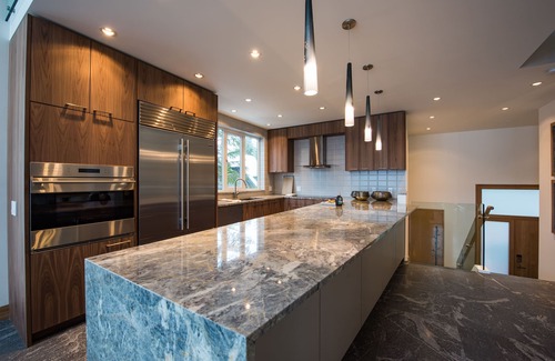 Upper Village Casa | TRUE ski in/out-Slopeside-Walk ski bike-Dining-Shopping-BOTH Gondolas-Pvt HotTub