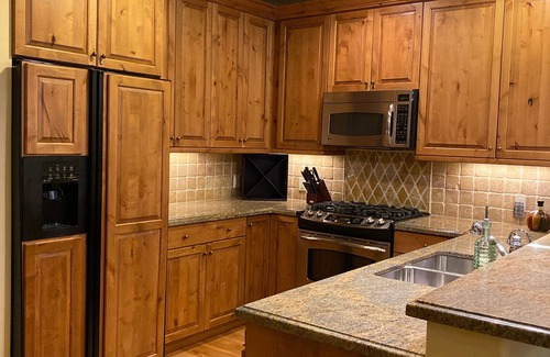 Avon Condominio | VERDADERO SKI-IN / SKI-OUT, WIFI GRATUITO, GIMNASIO, CHIMENEA DENTRO Y FUERA, PARRILLA, TUBOS CALIENTES Y PISCINA