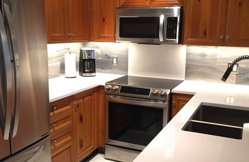 Upper Village Condominio | Verdadero ski-in / ski-out. Remodelado Blackcomb ¡Soleado! Duerme 4.
