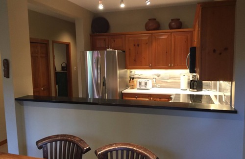 Upper Village Condominio | Verdadero ski-in / ski-out. Remodelado Blackcomb ¡Soleado! Duerme 4.