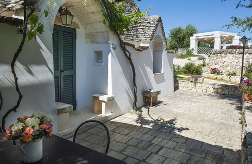 Martina Franca Casa | El Trullo del Melograno es una estructura acogedora y romántica para familias.