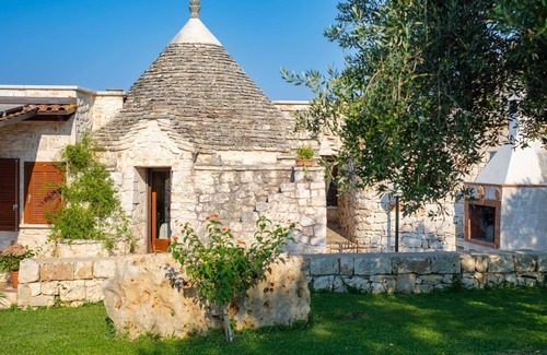Castellana Grotte Villa | TRULLO EN VILLA CON PISCINA, JARDIN CON OLIVOS, WI-FI, BARBACOA