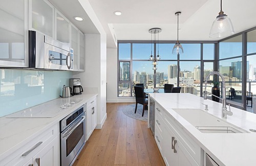 Gaslamp Quarter Condominio | Realmente impresionante 18 2BR piso / 2BA W / impresionantes vistas al mar!