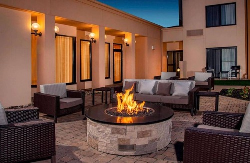 Newark Casa | Try horseback riding in Carousel Park! Comes with Free Parking & Pool Access!